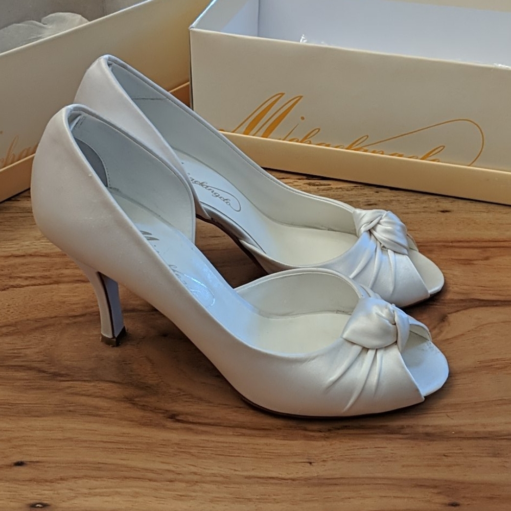 Bridal Ivory satin bridal wedding pumps